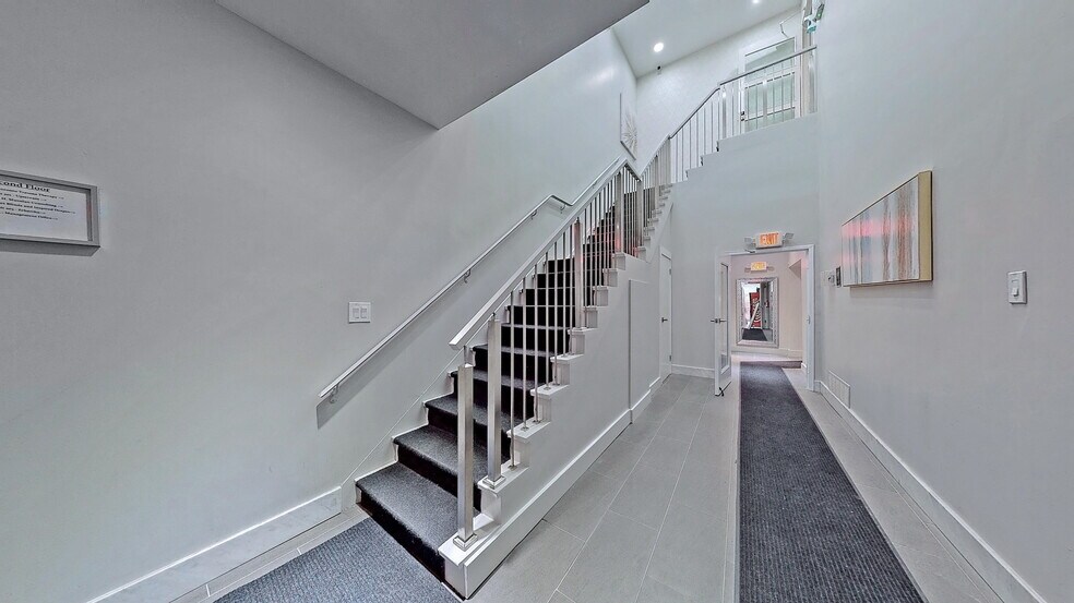 More Photos Of 715-717 Queen St E, Toronto Storefront Retail Office For Lease