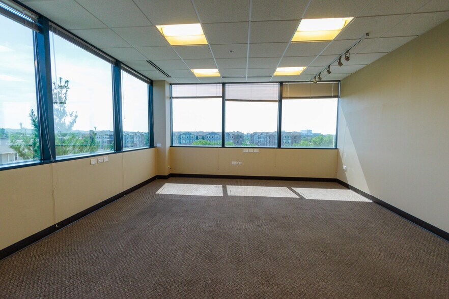 More Photos Of 650 E Algonquin Rd, Schaumburg Office For Lease