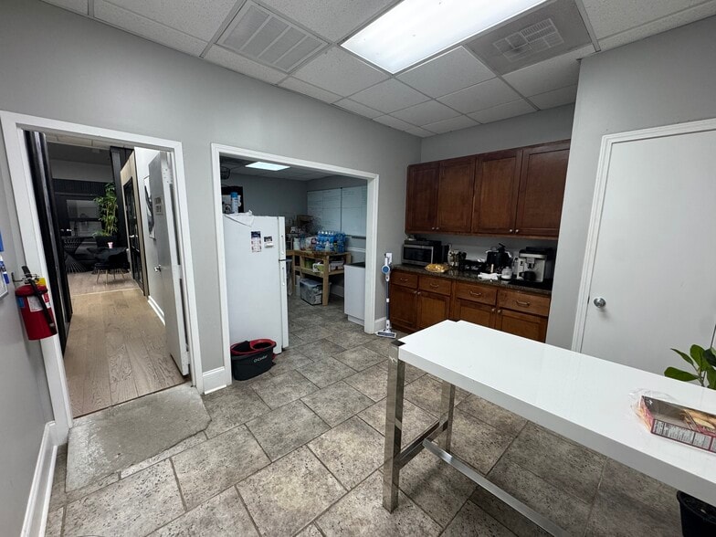 More Photos Of 6100 Peachtree Industrial Blvd, Atlanta Freestanding For Lease