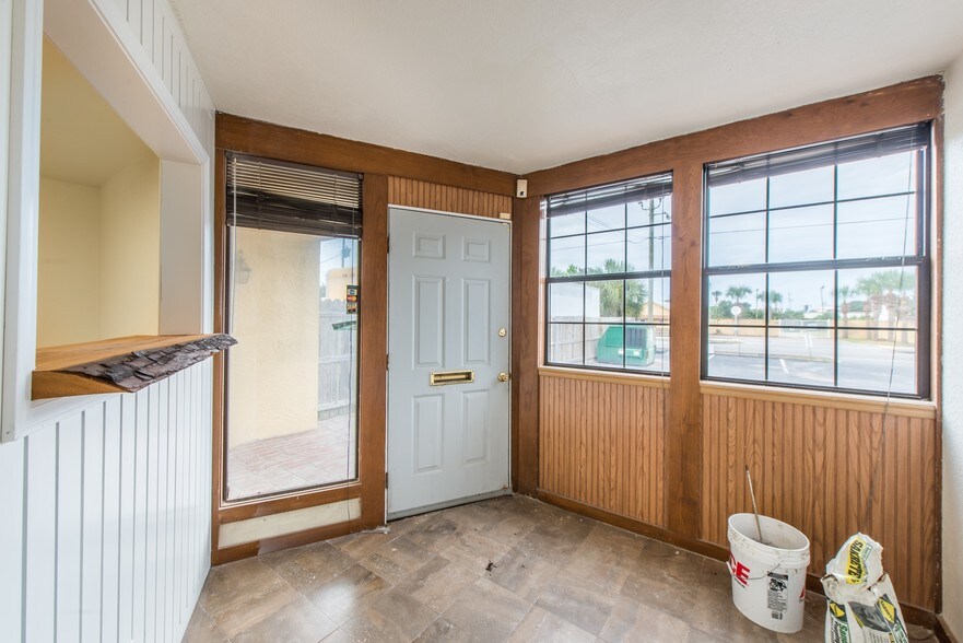 More Photos Of 415 Mountain Dr, Destin Storefront For Lease