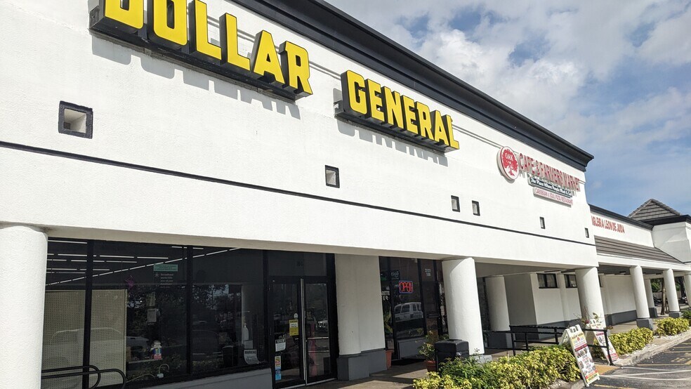More Photos Of 2121 W Oakland Park Blvd, Oakland Park General Retail For Lease