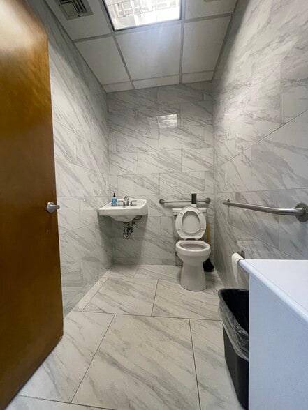 More Photos Of 147 Willis Ave, Mineola Office For Sale