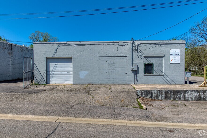 More Photos Of 2006 Race St, Kalamazoo Office For Lease