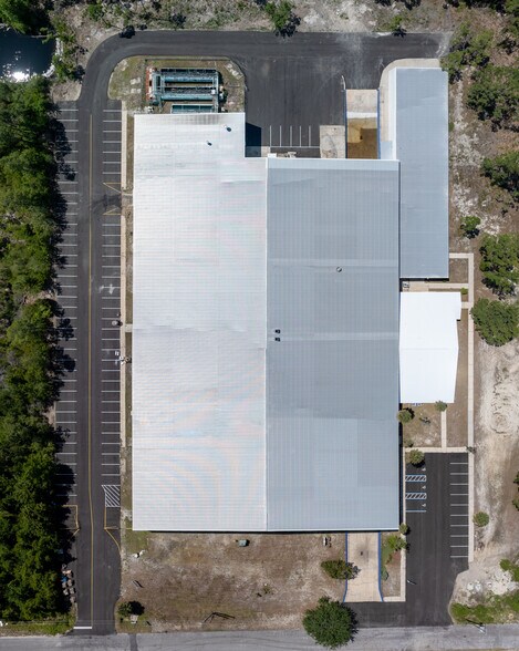 More Photos Of 909 W 39th St, Panama City Manufacturing For Lease