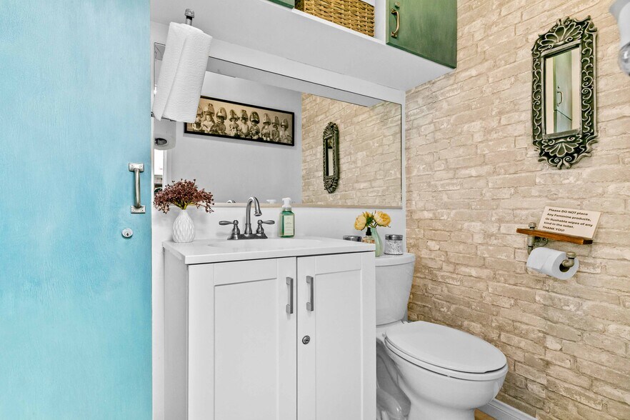 More Photos Of 2114 W Magnolia Blvd, Burbank Storefront For Sale