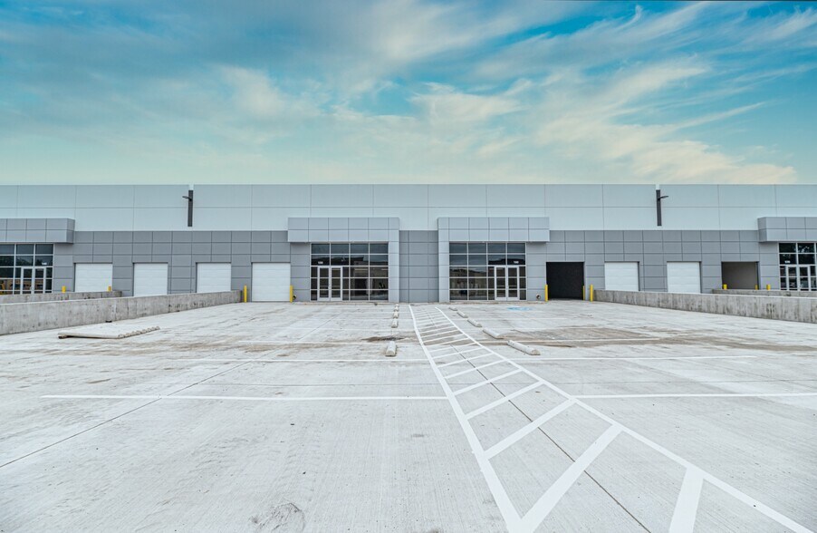 Primary Photo Of 8480 Esters Blvd, Irving Warehouse For Lease