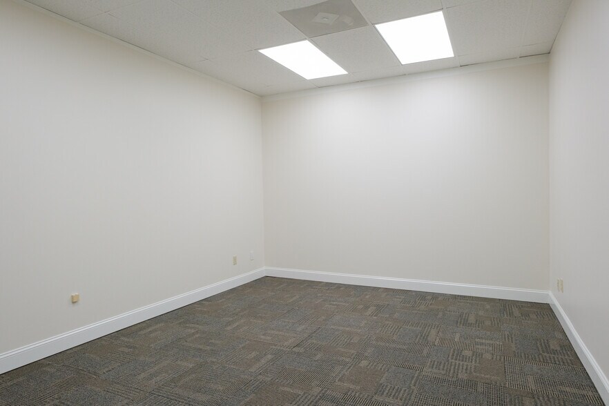 More Photos Of 110 Lincoln Ave, College Station Office For Lease
