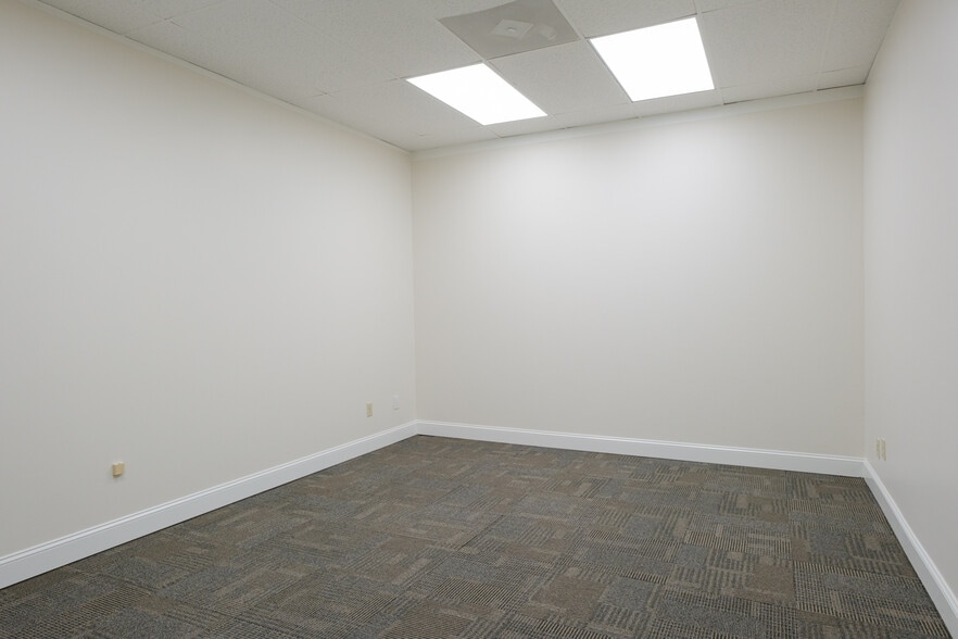 More Photos Of 110 Lincoln Ave, College Station Office For Sale