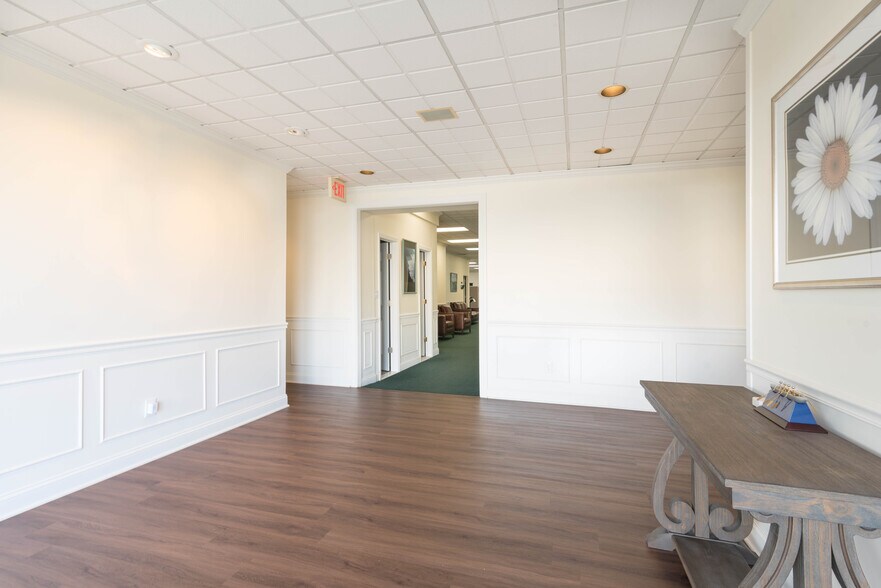 More Photos Of 275 Dixon Ave, Amityville Office For Sale