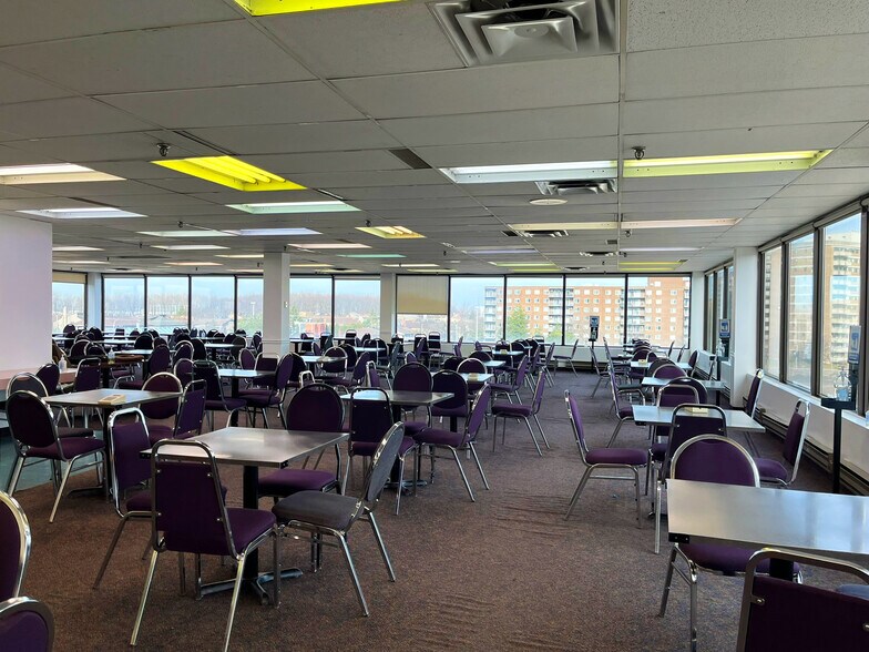 More Photos Of 5800 Boul Cavendish, Cote-St-Luc General Retail For Lease