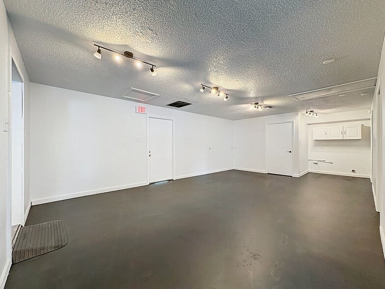 More Photos Of 2017 W Main St, Leesburg Office For Lease
