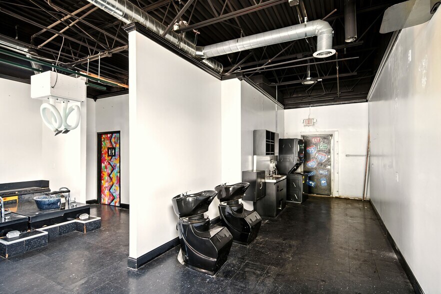 More Photos Of 8235 W 8 Mile Rd, Detroit Storefront For Sale