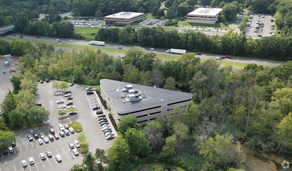 More Photos Of 20 Batterson Park Rd, Farmington Office For Lease