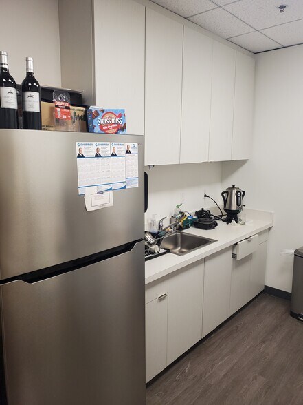 More Photos Of 700 N Brand Blvd, Glendale Office For Lease