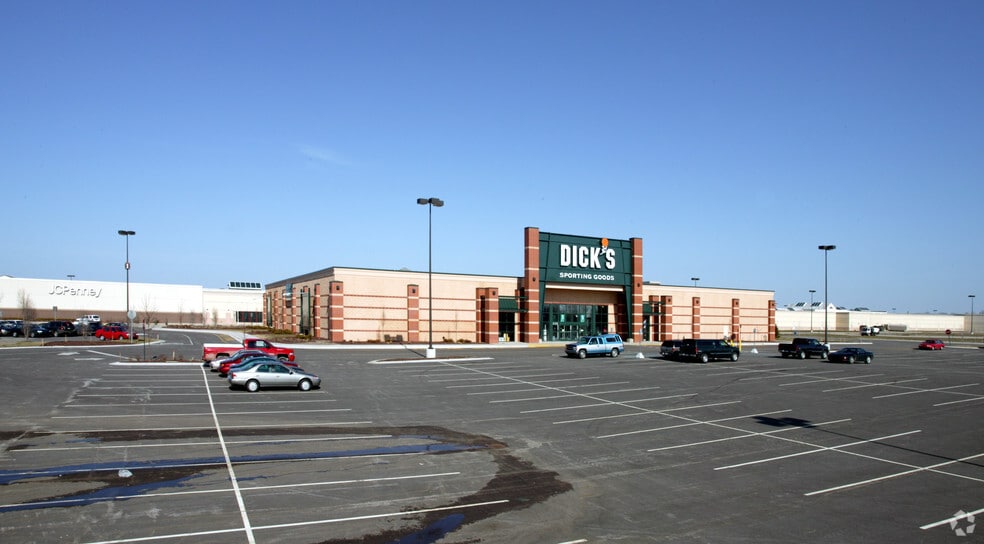 More Photos Of 5600 Harvey St, Muskegon Department Store For Sale