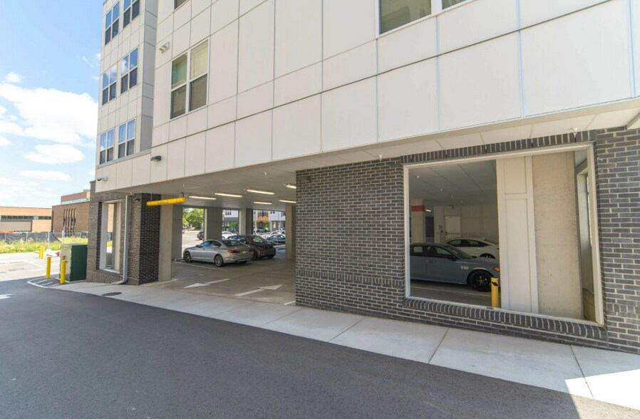 More Photos Of 501 S Capitol Ave, Lansing Office For Sale