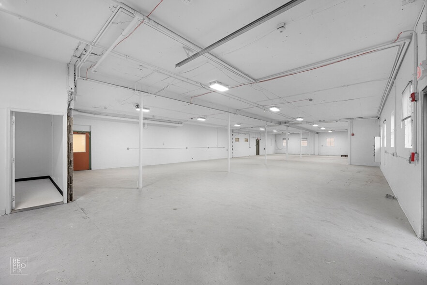 More Photos Of 223 Interstate Rd, Addison Light Manufacturing For Sale