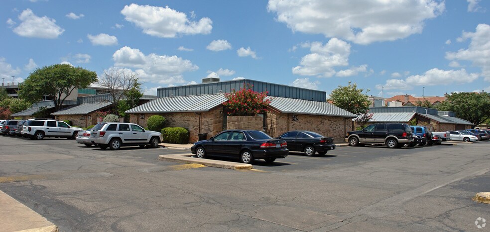 More Photos Of 711 W 38th St, Austin Unknown For Lease