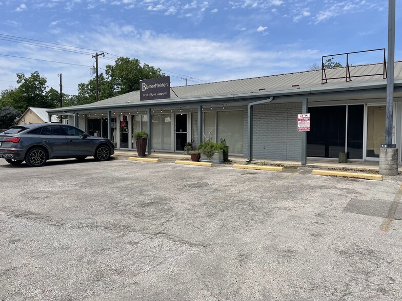 Primary Photo Of 111 S Union Ave, New Braunfels Unknown For Lease