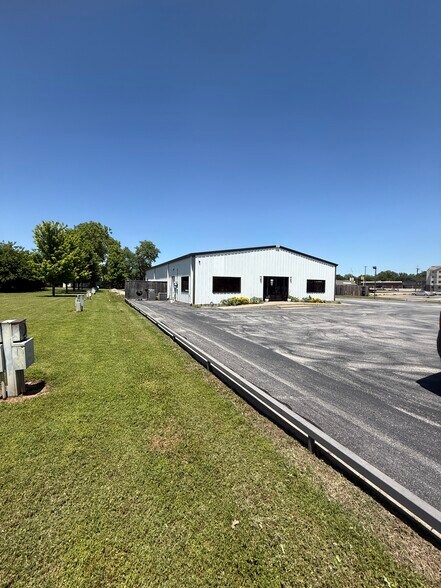 More Photos Of 1665 W Legacy Dr, Duncan Flex For Sale