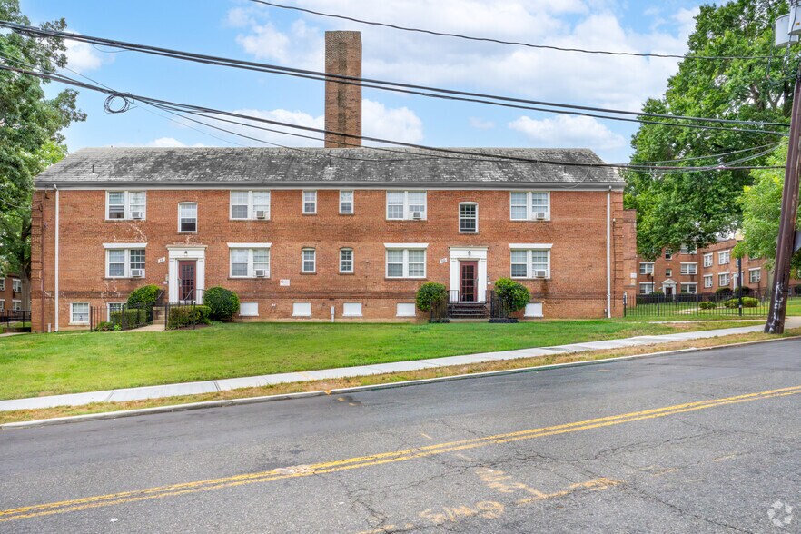 More Photos Of 32 Chesapeake St SW, Washington Apartments For Sale