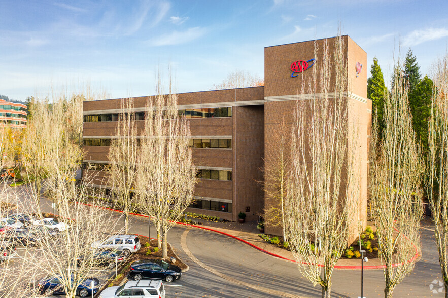 Primary Photo Of 6 Centerpointe Dr, Lake Oswego Office For Lease