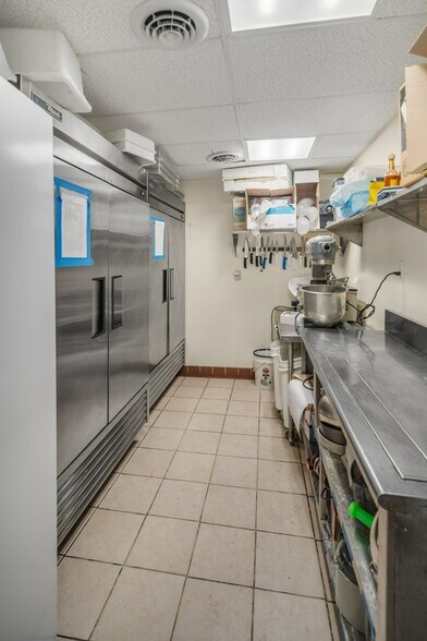 More Photos Of 340 Hamilton St, Albany Restaurant For Sale