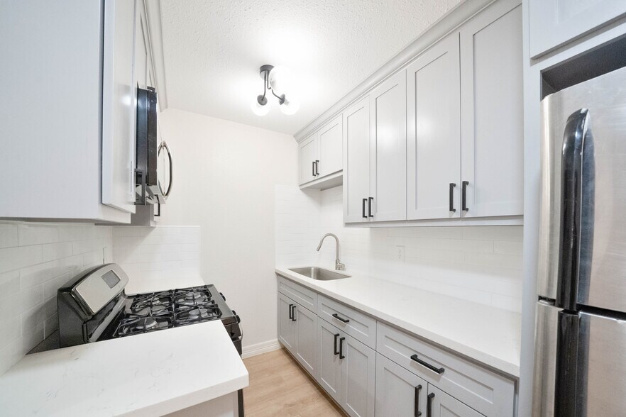 More Photos Of 2703 Mason St, Houston Apartments For Sale