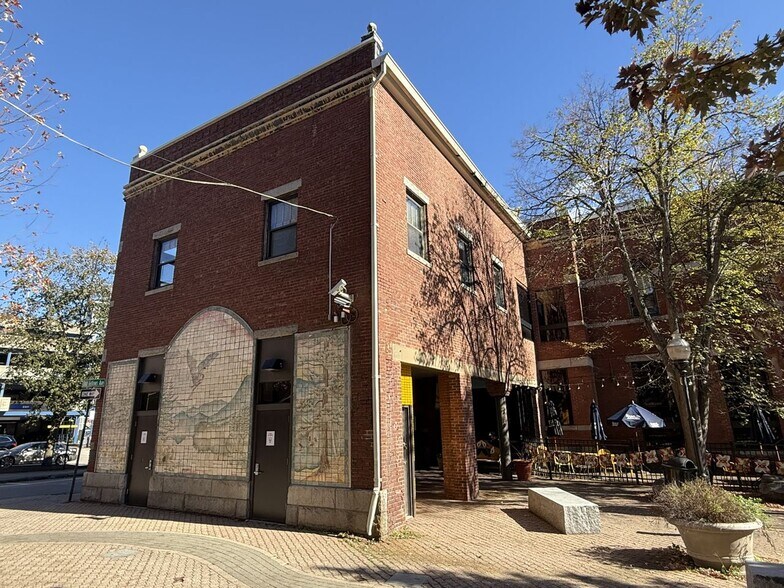 More Photos Of 5 Warren St, Concord Storefront Retail Office For Lease