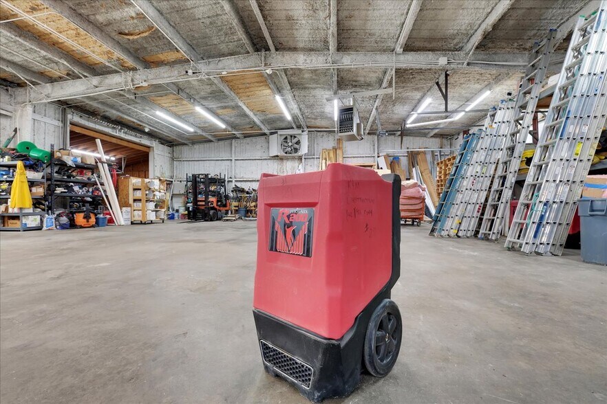 More Photos Of 1518 Petunia Ave, Louisville Warehouse For Sale
