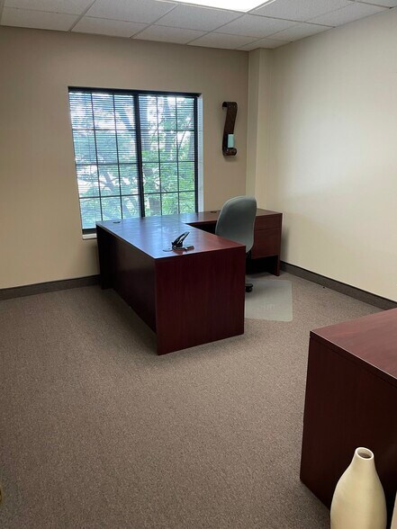 More Photos Of 17W662 Butterfield Rd, Oakbrook Terrace Business Park For Lease