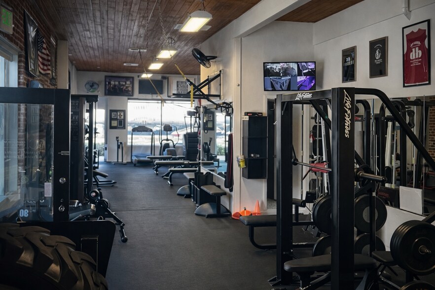 More Photos Of 1810 Newport Blvd, Costa Mesa General Retail For Sale