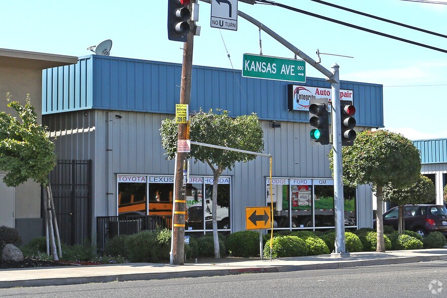 More Photos Of 830 Kansas Ave, Modesto Auto Repair For Lease