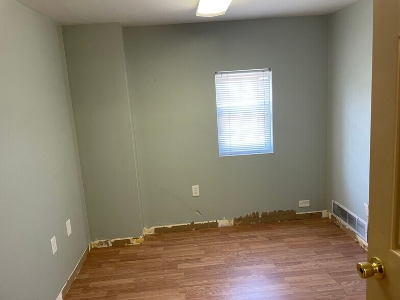 More Photos Of 40 W Monroe St, Latrobe Warehouse For Lease