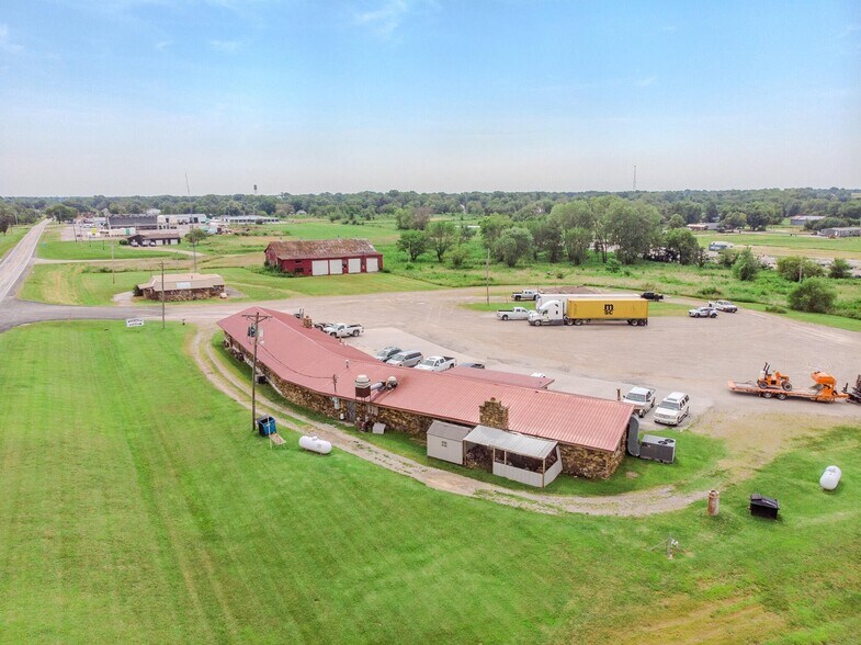 More Photos Of 18400 E B Hwy, Sheldon Flex For Sale