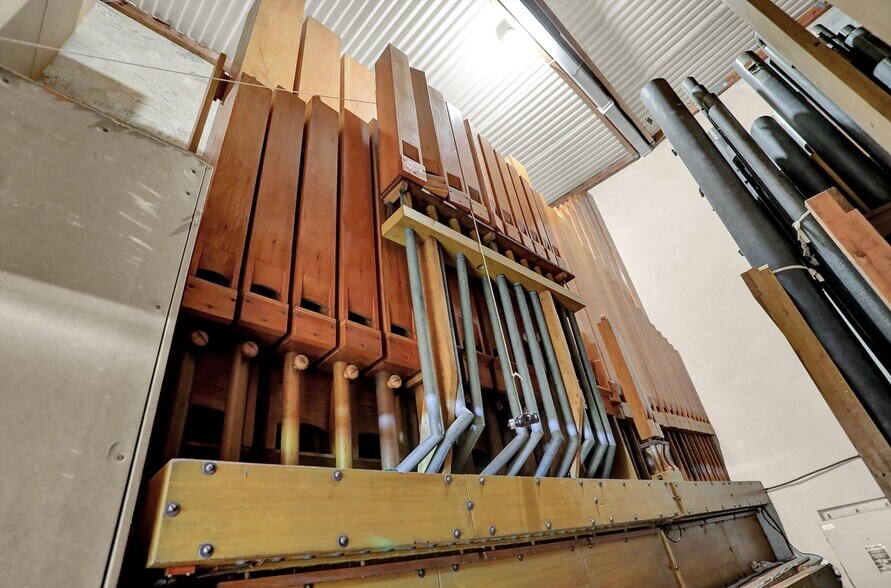 More Photos Of 111 S Walnut St, Edinburgh Theater Concert Hall For Sale