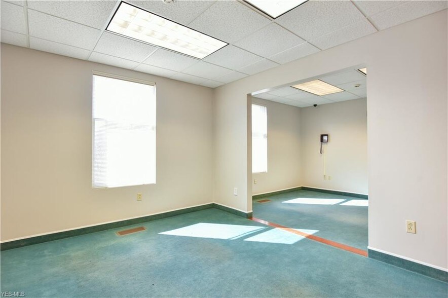 More Photos Of 8790 E Market St, Warren Medical For Sale