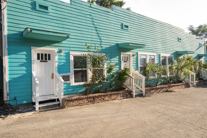 More Photos Of 18239 Main St, Jamestown Hotel For Sale