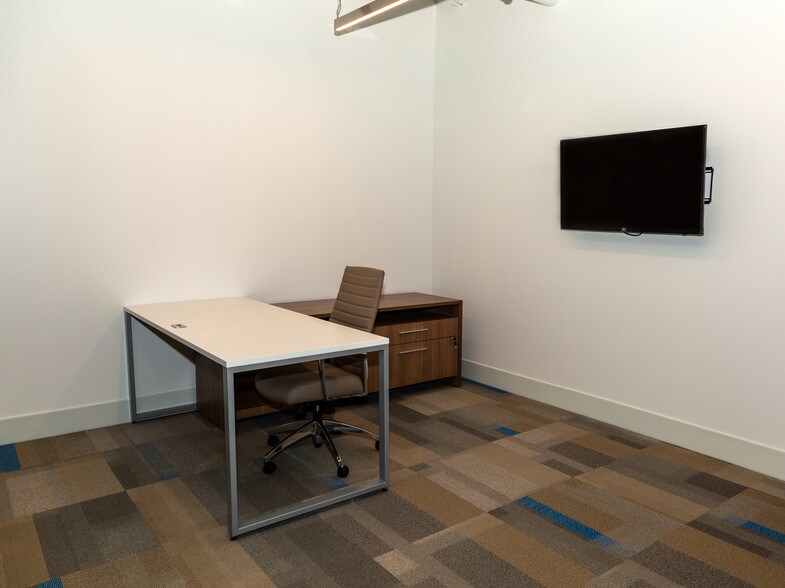 More Photos Of 2454 N McMullen Booth Rd, Clearwater Loft Creative Space For Lease