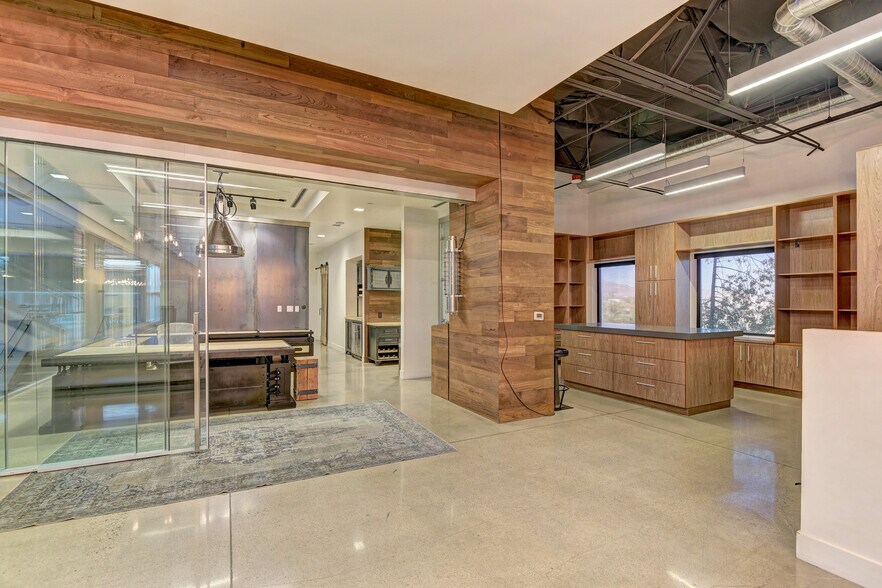More Photos Of 6625 Badura Ave, Las Vegas Flex For Sale