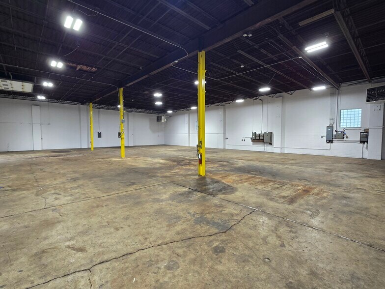 More Photos Of W146N5741 Enterprise Ave, Menomonee Falls Warehouse For Lease