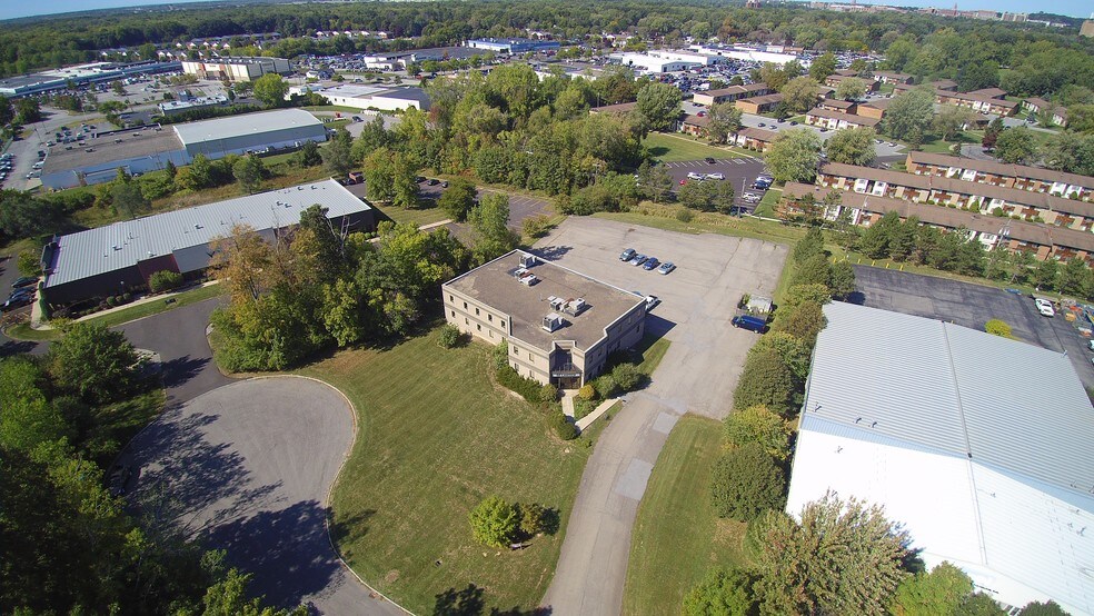 More Photos Of 700 W Metro Park, Rochester Coworking Space