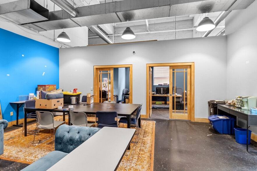 More Photos Of 2375 W University Ave, Saint Paul Office For Sale