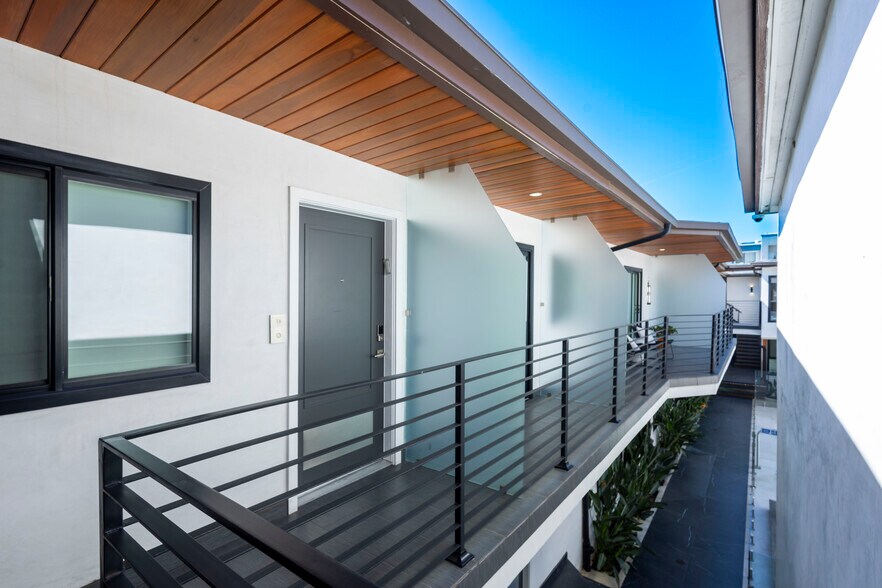 More Photos Of 1267 N Laurel Ave, West Hollywood Apartments For Sale