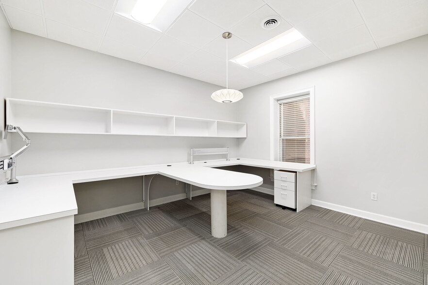 More Photos Of 5064 Roswell Rd, Atlanta Office Residential For Sale