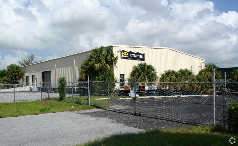 More Photos Of 1200 W 15th St, Riviera Beach Warehouse For Sale