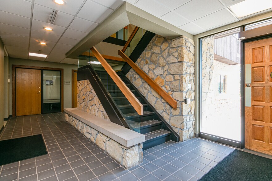 More Photos Of 200 Southwind Pl, Manhattan Office For Lease