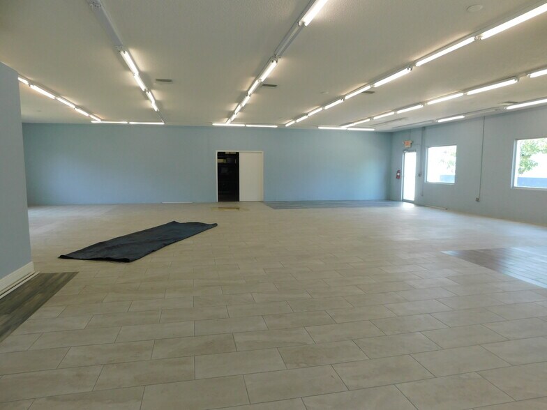 More Photos Of 5060 Industry Dr, Melbourne Manufacturing For Lease