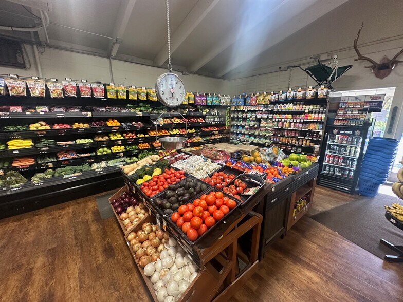 More Photos Of 143 Davis Rd, Happy Camp Storefront For Sale