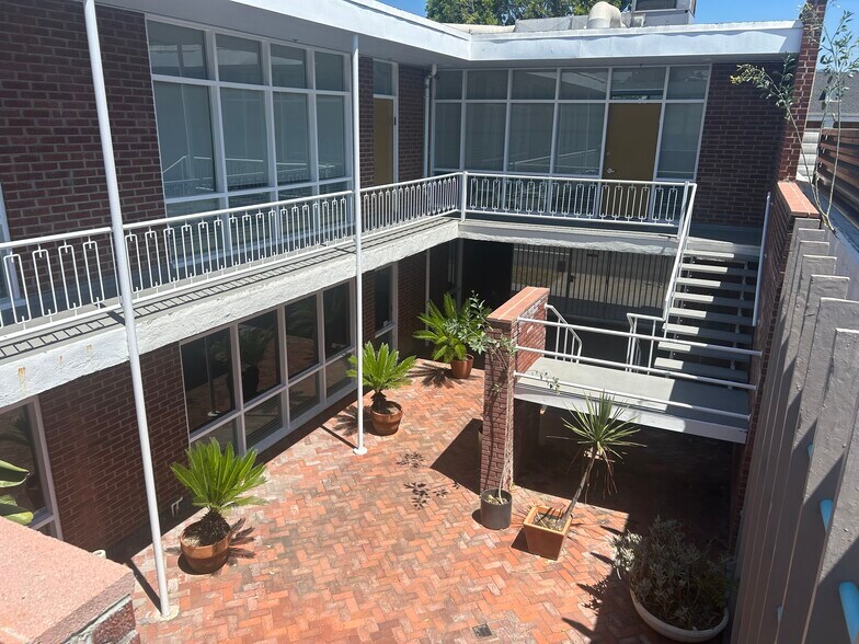 More Photos Of 8906 W Olympic Blvd, Beverly Hills Office For Lease